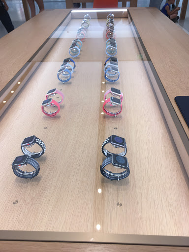 Computer Store «Apple Woodland», reviews and photos, 3195 28th St SE, Grand Rapids, MI 49512, USA