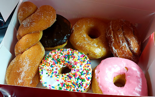 Donut Shop «Dandee Donuts Factory», reviews and photos, 102 N 28th Ave, Hollywood, FL 33020, USA