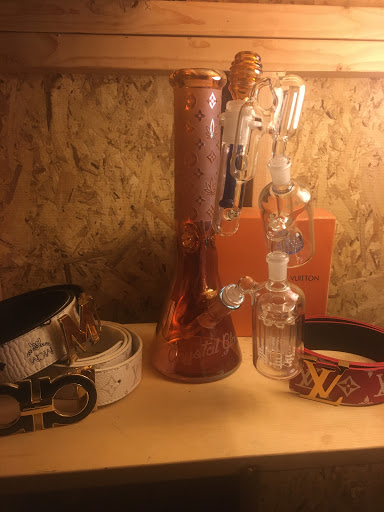 Gift Shop «Mountain Wookies Gifts Smoke Apparel», reviews and photos, 109 W Midland Ave, Woodland Park, CO 80863, USA