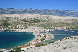 Photo de Plage Principale de Pag partiellement zone de villégiature