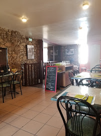 Atmosphère du Restaurant Le Rétro à Saint-Étienne-de-Montluc - n°1