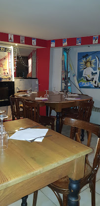 Atmosphère du Restaurant servant de la raclette Le Refuge Restaurant Savoyard du Vieux Lyon - n°3