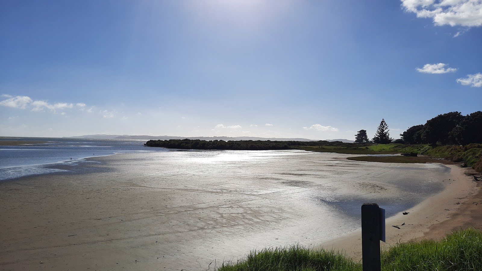 Foto van Birds Beach met hoog niveau van netheid