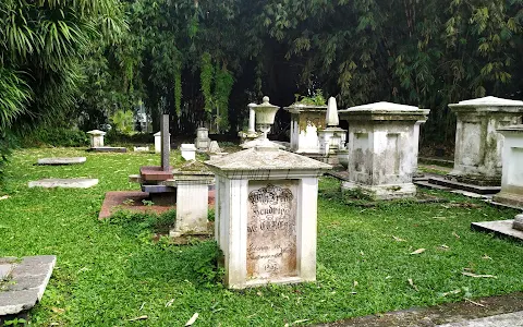 Makam Belanda Kebun Raya Bogor image