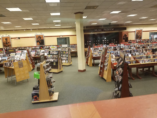 Book Store «Barnes & Noble», reviews and photos, 2100 Snelling Ave, St Paul, MN 55113, USA