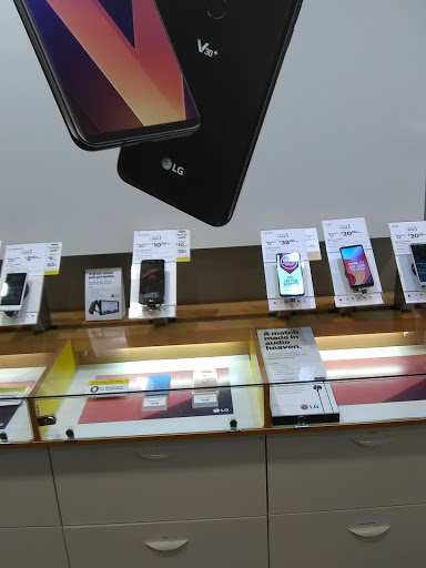 Cell Phone Store «Sprint», reviews and photos, 609 Sw Broadway Ave, Portland, OR 97205, USA