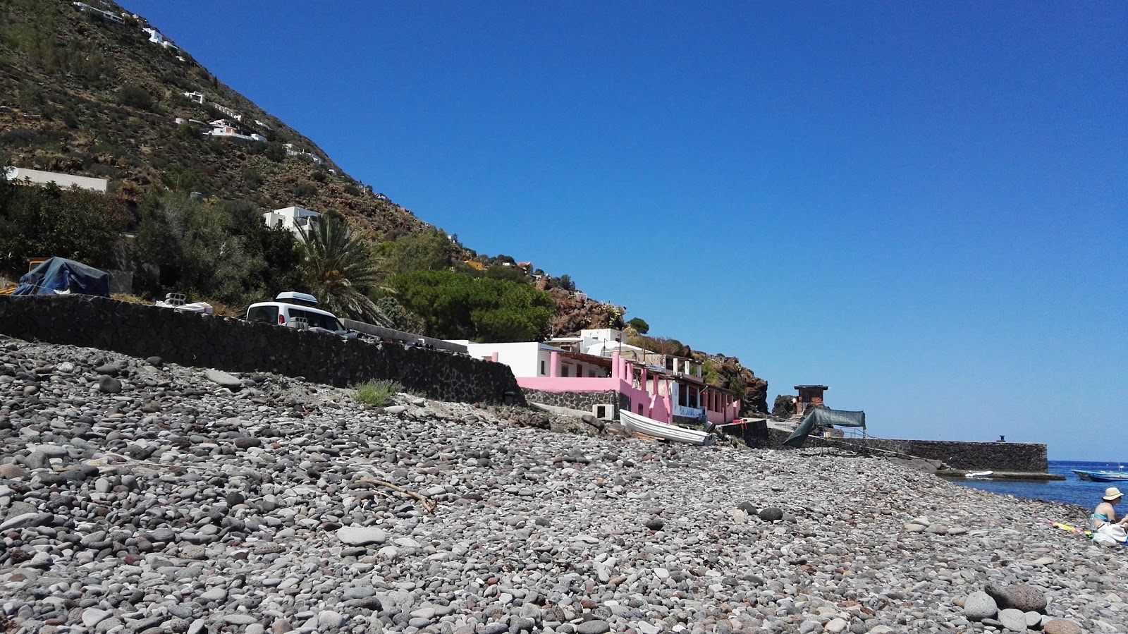 Foto von Alicudi Harbor beach wilde gegend