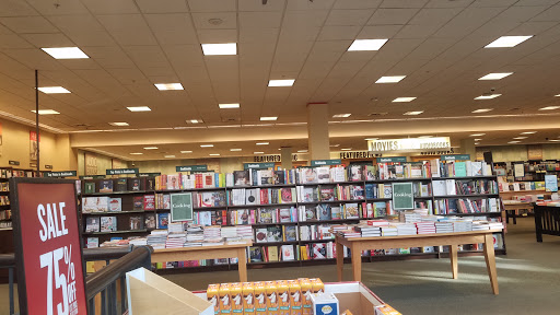 Book Store Â«Barnes & NobleÂ», reviews and photos, 297 Oakbrook Center