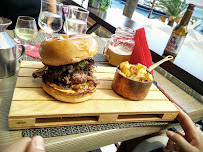 Hamburger du Restaurant méditerranéen Via Marine Le Bistrot à Calvi - n°3