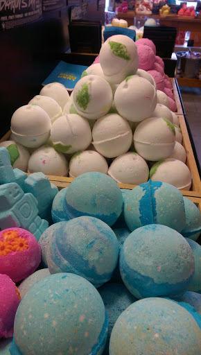 Cosmetics Store «Lush Cosmetics», reviews and photos, 3915 W 50th St, Edina, MN 55424, USA