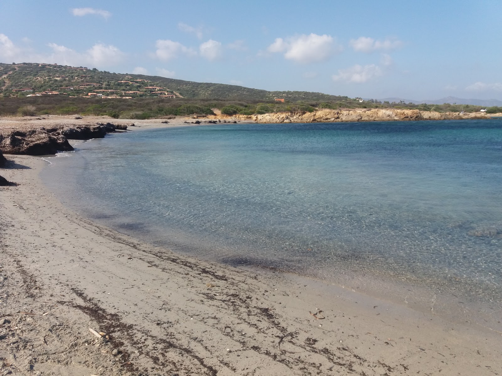 Foto di Spiaggia Isuledda II con parzialmente pulito livello di pulizia