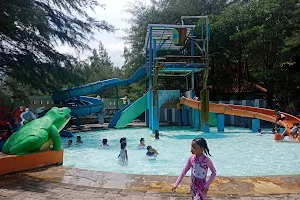 Wisata Kambang Putih Tuban Park image