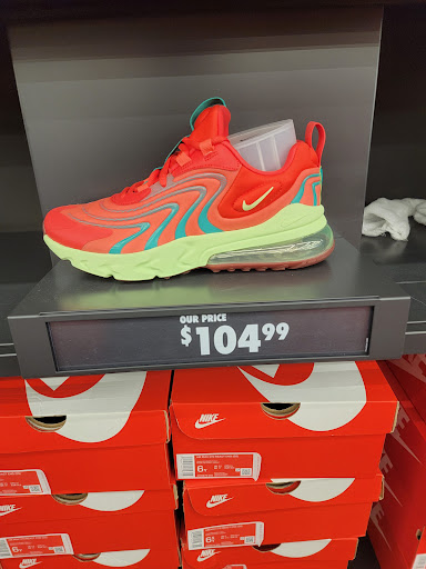 Sporting Goods Store «Nike Factory Store», reviews and photos, 8510 S Cottage Grove Ave, Chicago, IL 60619, USA