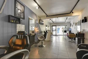 L & A Coiffure Concept - Bar à Coupe - Barbier image