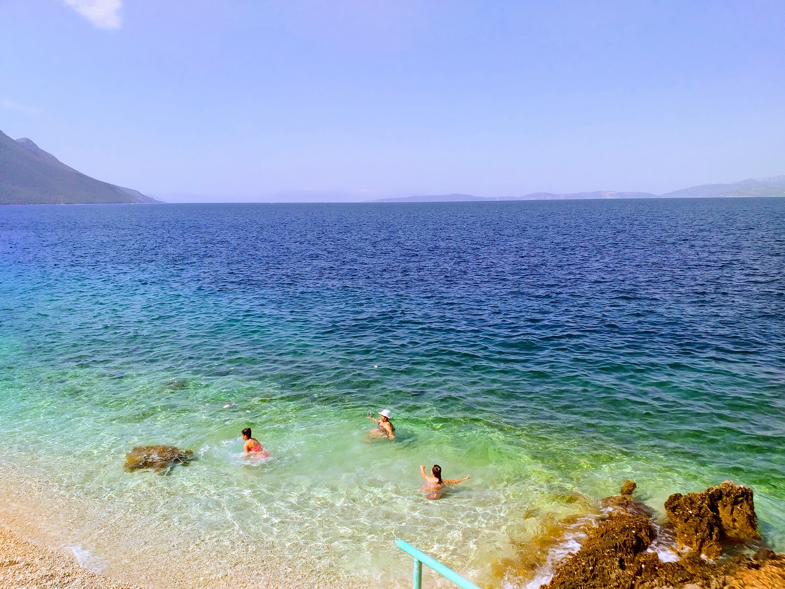 Foto van Elia beach met hoog niveau van netheid