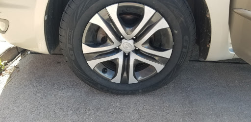 Auto Repair Shop «Muscatine Tire & Auto», reviews and photos, 2105 Park Ave, Muscatine, IA 52761, USA