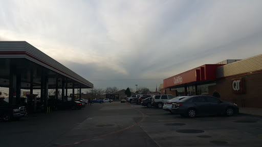 Gas Station «QuikTrip», reviews and photos, 2425 W Division St, Arlington, TX 76012, USA