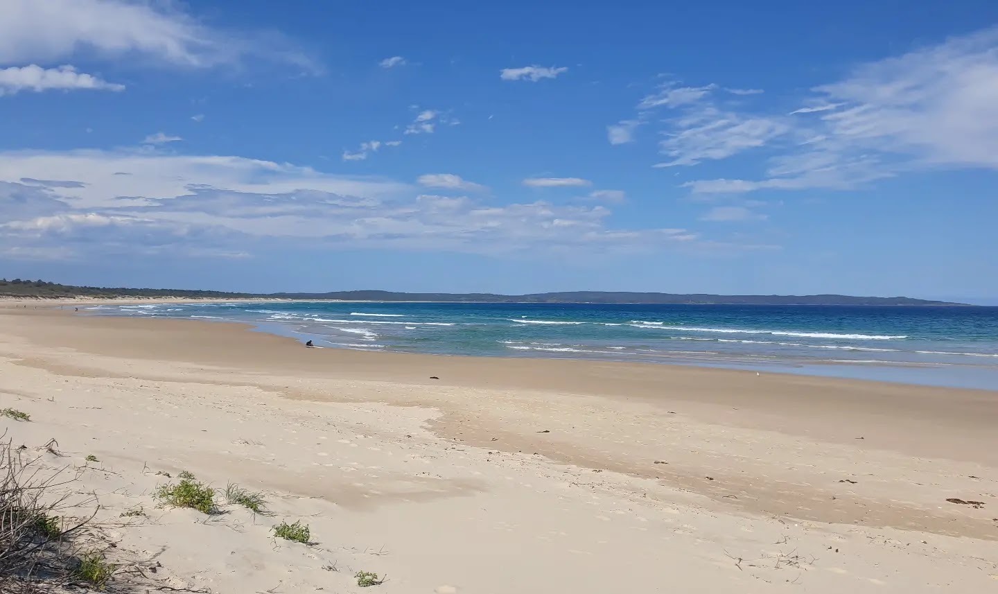 Foto von Bherwherre Beach mit beiger sand Oberfläche