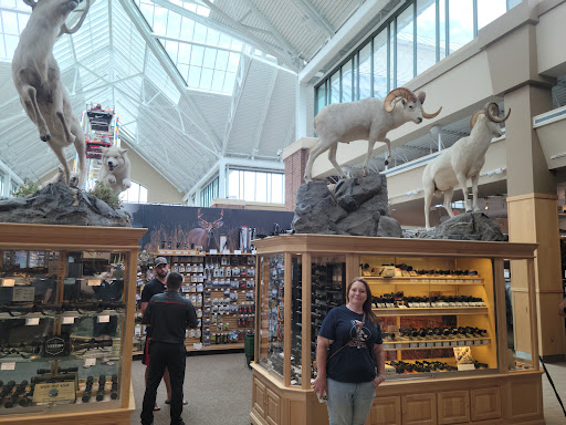 Sporting Goods Store «SCHEELS», reviews and photos, 6503 W 135th St, Overland Park, KS 66223, USA