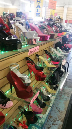Shoe Store «Footsies Shoe Warehouse», reviews and photos, 1077 Baker St, Costa Mesa, CA 92626, USA
