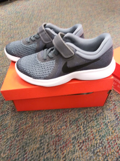 Shoe Store «Shoe Carnival», reviews and photos, 1920 N Dixie Hwy, Elizabethtown, KY 42701, USA