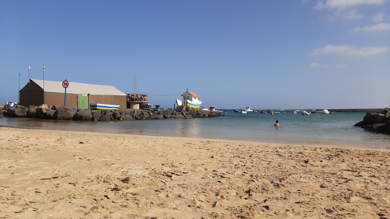 Foto di Playa del Jablito con parzialmente pulito livello di pulizia