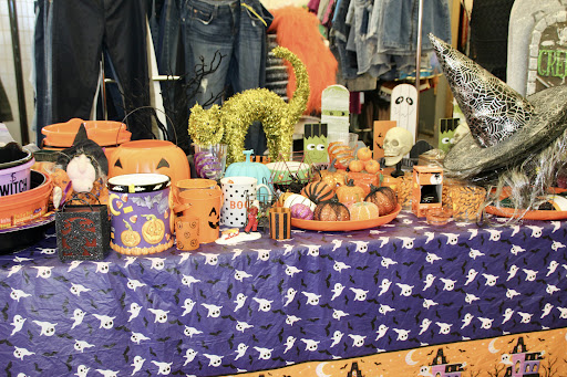 Thrift Store «The Main Place Thrift Store», reviews and photos, 1631 El Camino Real, Tustin, CA 92780, USA