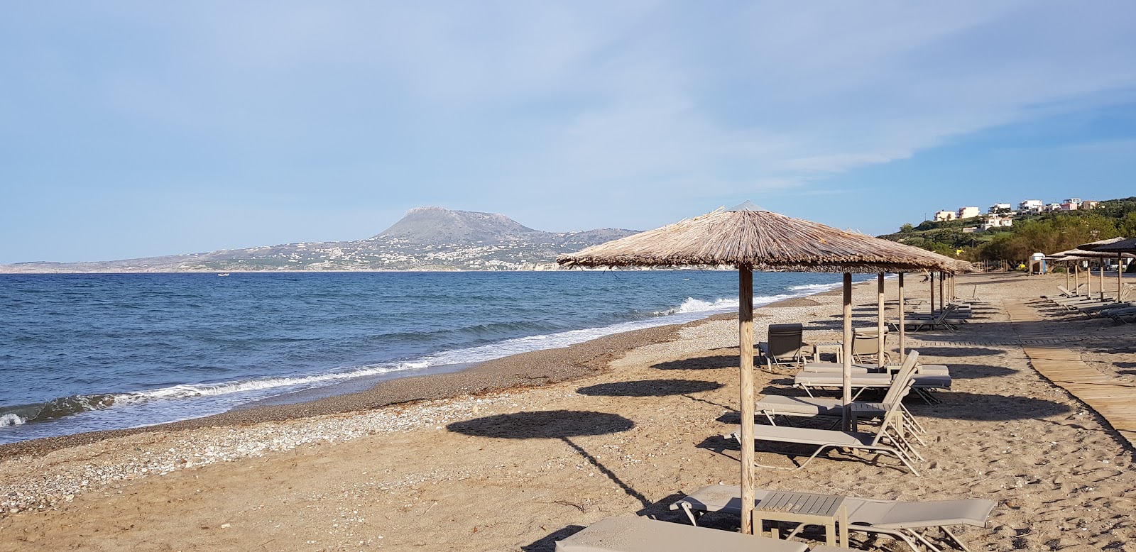 Foto de Kolatsos beach e sua bela paisagem