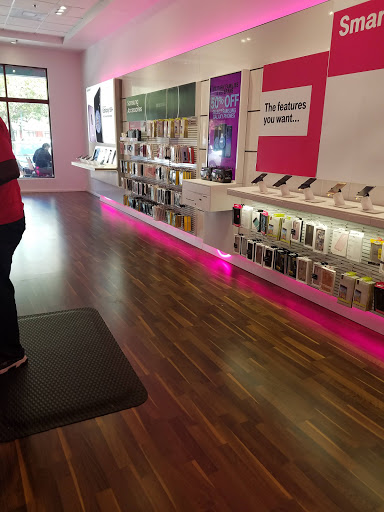 Cell Phone Store «T-Mobile», reviews and photos, 27 N Federal Hwy, Fort Lauderdale, FL 33301, USA