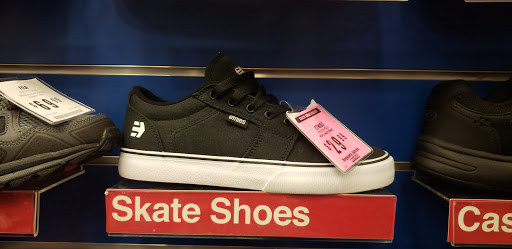 Sporting Goods Store «Big 5 Sporting Goods - Wilshire», reviews and photos, 6601 Wilshire Blvd, Los Angeles, CA 90048, USA