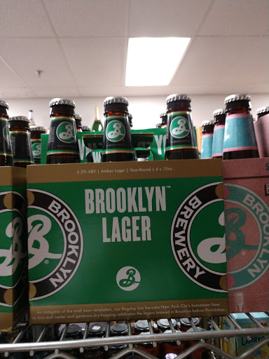 Hamburger Restaurant «Dilly. Bistro, Bar & Bottle Shop», reviews and photos, 6818 Wooster Pike, Cincinnati, OH 45227, USA