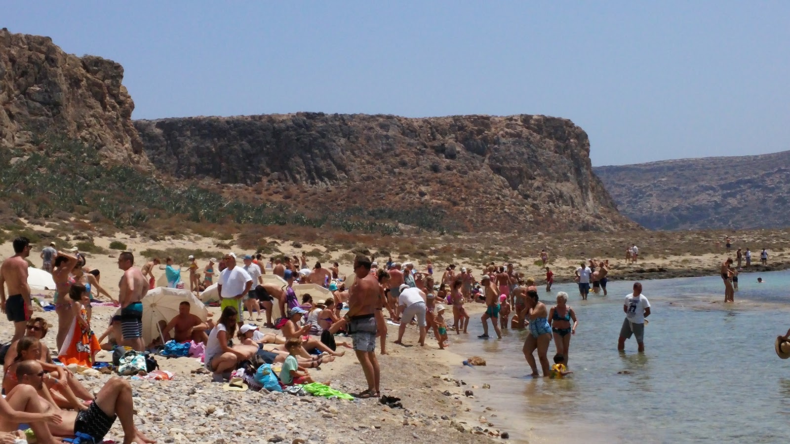 Zdjęcie Gramvousa beach z powierzchnią turkusowa czysta woda