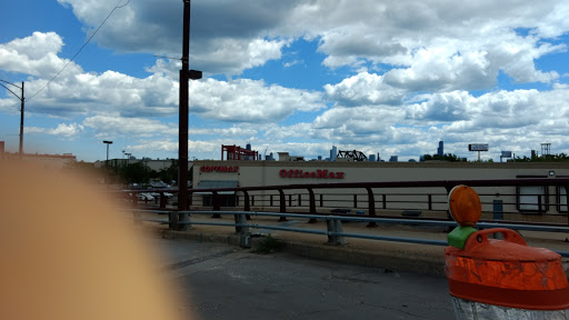 Shopping Mall «Riverpoint Center», reviews and photos, 1730 W Fullerton Ave, Chicago, IL 60614, USA