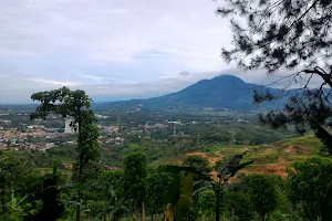 Gunung Geulis image