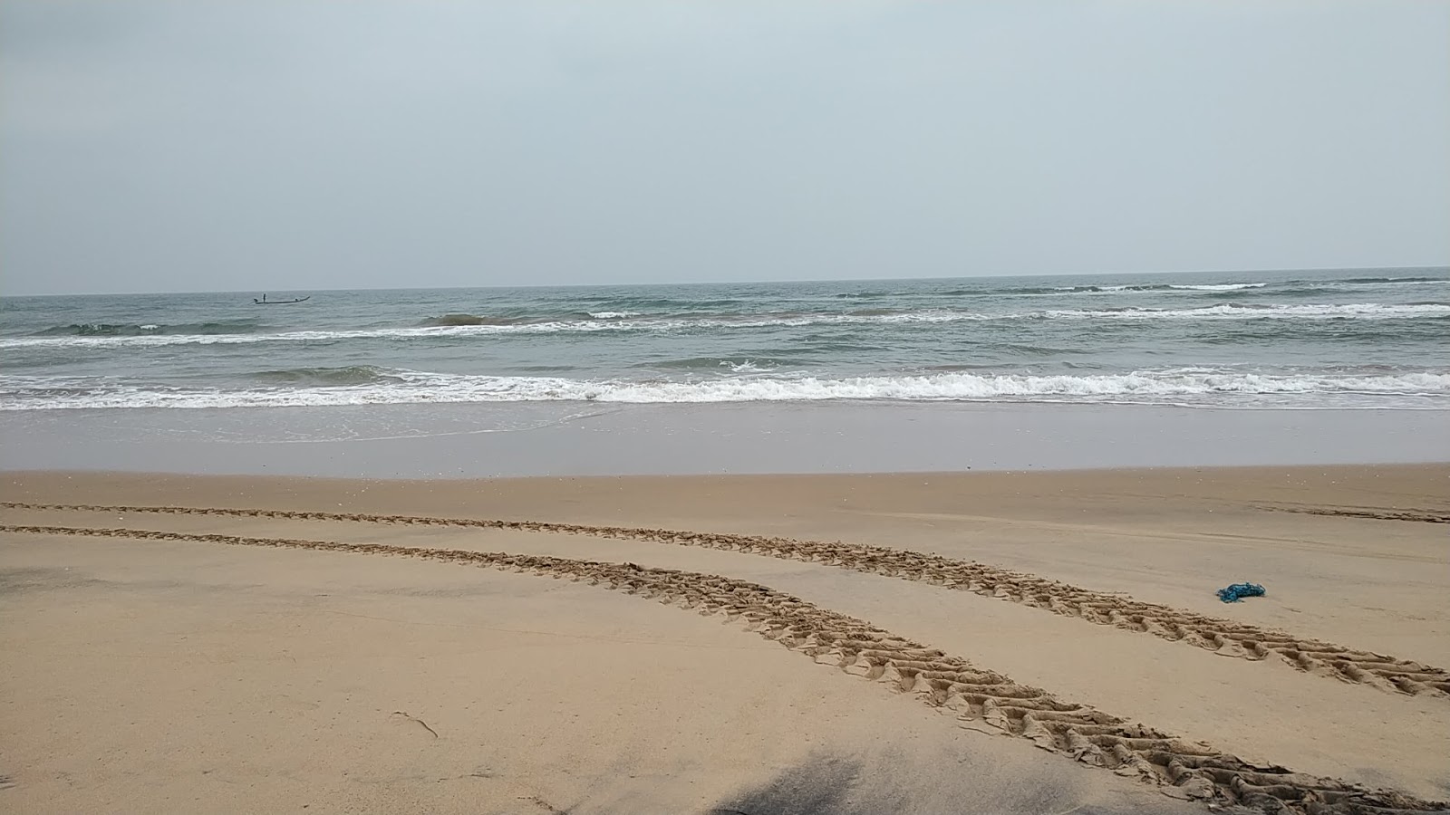 Govundlapalem Beach的照片 带有明亮的沙子表面