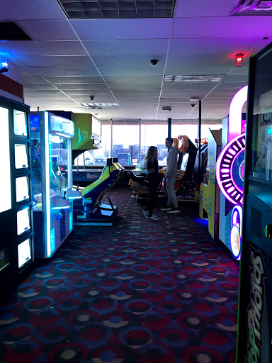 Bowling Alley «Brunswick Zone Niles Lanes», reviews and photos, 7333 N Milwaukee Ave, Niles, IL 60714, USA