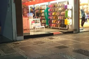 Havaianas Rua São Bento - São Paulo image