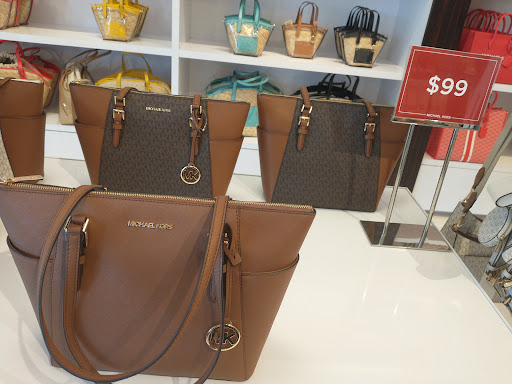 Fashion Accessories Store «Michael Kors», reviews and photos, 1 Outlet Blvd #400, Wrentham, MA 02093, USA