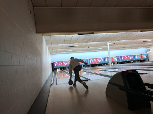 Bowling Alley «Oregon Trail Lanes», reviews and photos, 735 S Columbia River Hwy, St Helens, OR 97051, USA