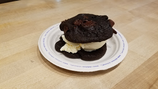 Cookie Shop «Insomnia Cookies», reviews and photos, 505 Westport Rd, Kansas City, MO 64111, USA