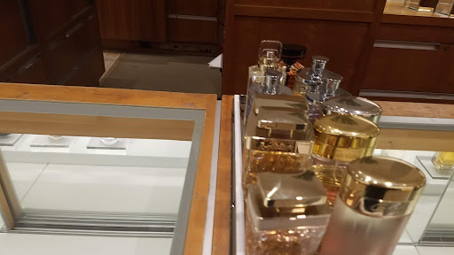 Department Store «Saks Fifth Avenue», reviews and photos, 26100 Cedar Rd, Beachwood, OH 44122, USA