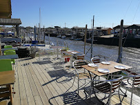 Atmosphère du Bar-restaurant à huîtres Cabane Nacrée - vue panoramique sur le bassin à Andernos-les-Bains - n°11