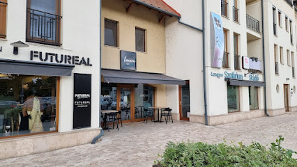Luxura Café & Bar