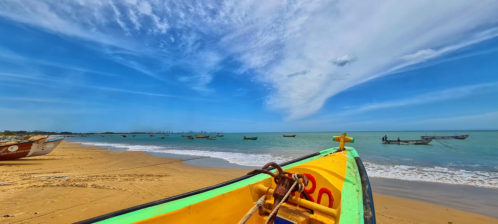 Foto de Thoothukudi Beach con recta y larga