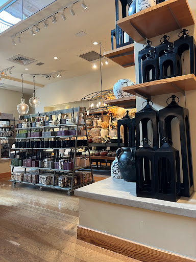 Furniture Store «Pottery Barn», reviews and photos, 2700 Clarendon Blvd r100, Arlington, VA 22201, USA