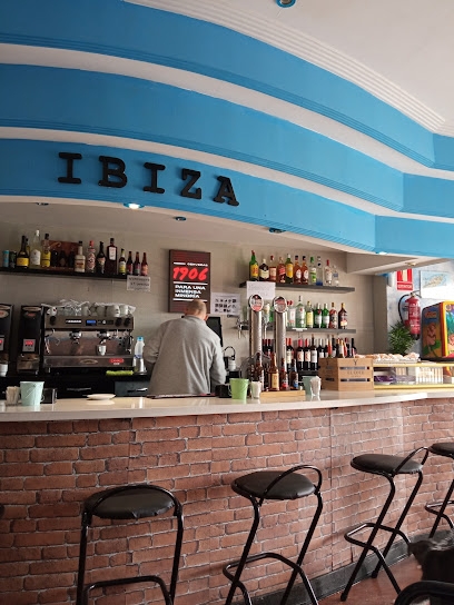 Café Bar Ibiza - C. Vega de Infanzones, 16, 24008 León, Spain