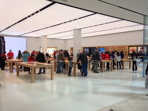 Computer Store «Apple Crabtree Valley Mall», reviews and photos, 4325 Glenwood Ave, Raleigh, NC 27612, USA