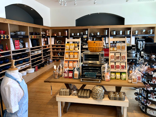 Kitchen Supply Store «Williams-Sonoma», reviews and photos, 3320 W Friendly Ave #108, Greensboro, NC 27410, USA