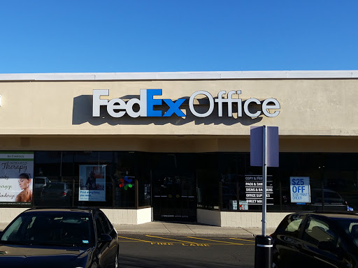 Print Shop «FedEx Office Print & Ship Center», reviews and photos, 400 Boston Post Rd, Orange, CT 06477, USA