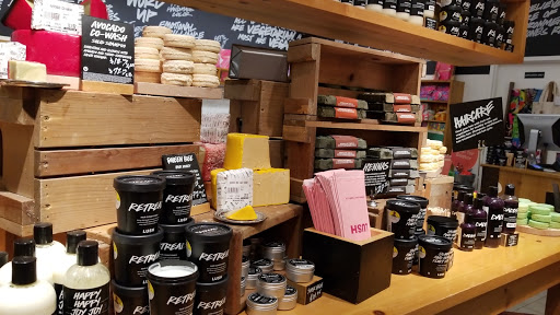 Cosmetics Store «Lush», reviews and photos, 10 Rosedale Shopping Center, Roseville, MN 55113, USA